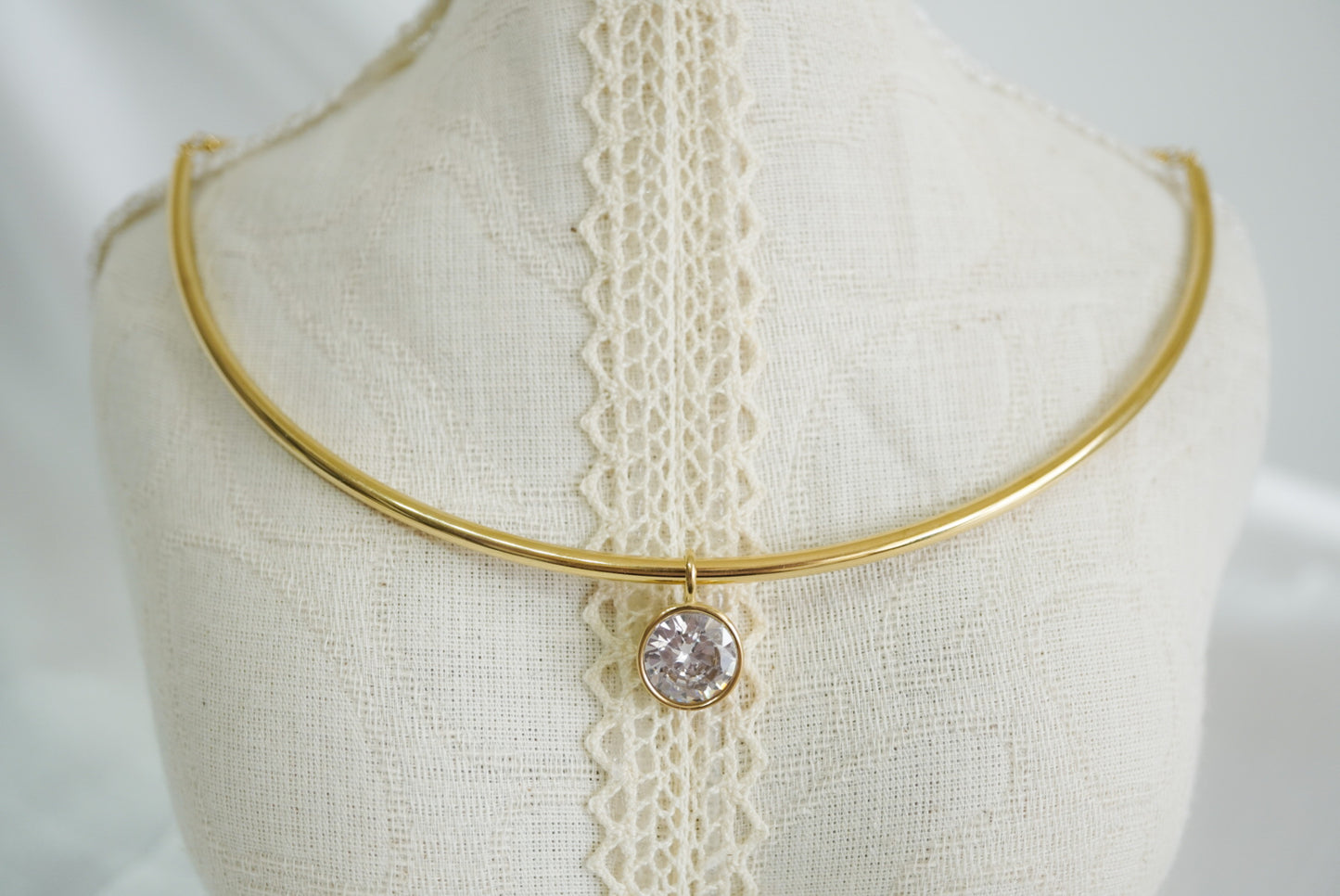 Celeste Solitaire Collar