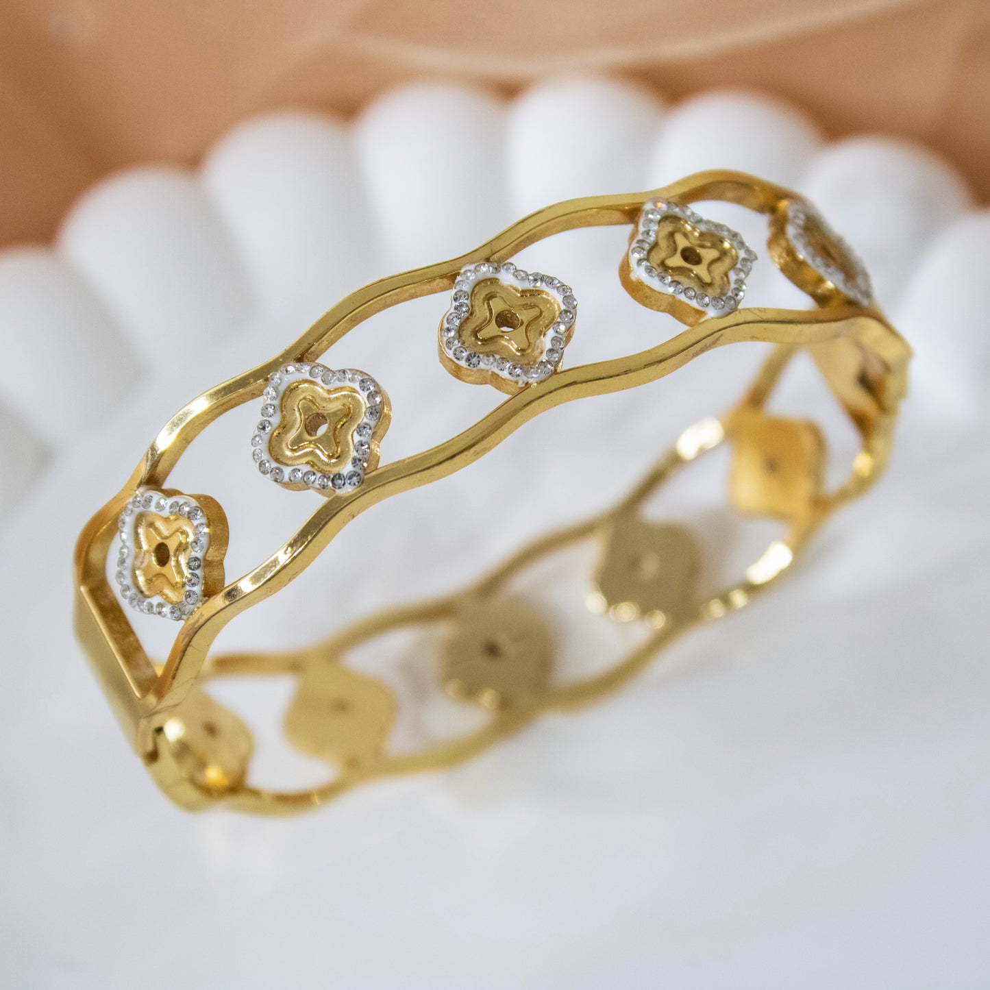 Luna Clover Bangle