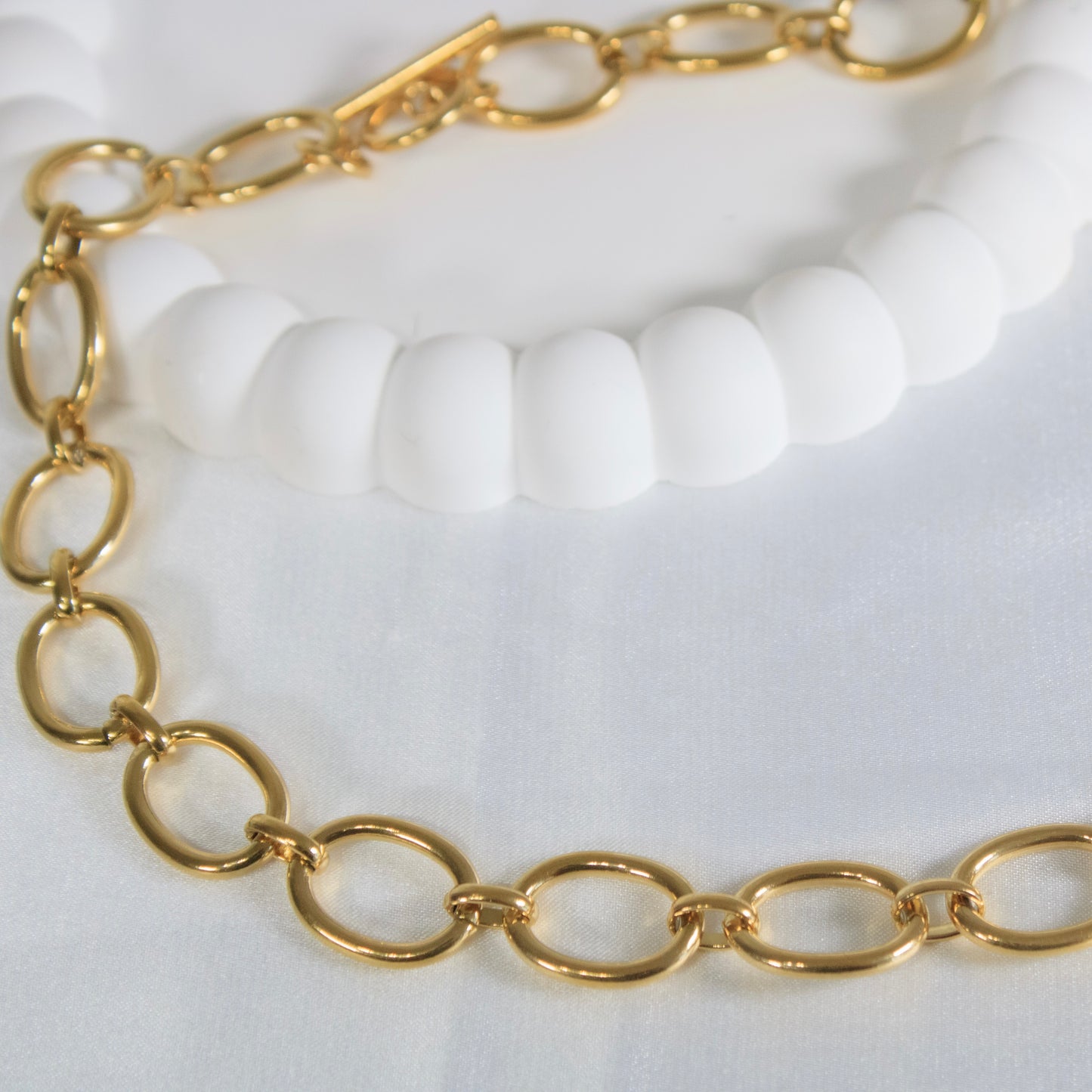 Elara Toggle Link Necklace