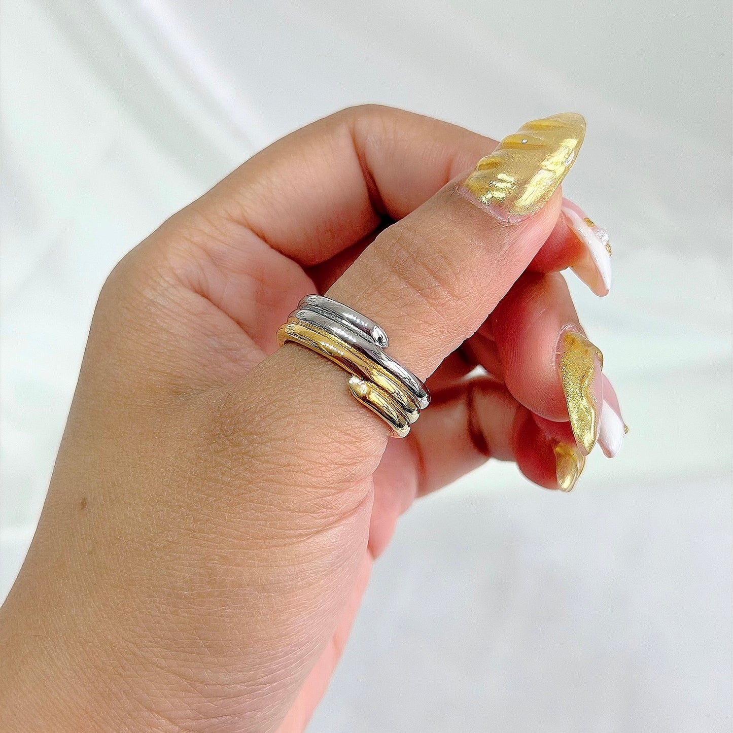 The Linen Ring