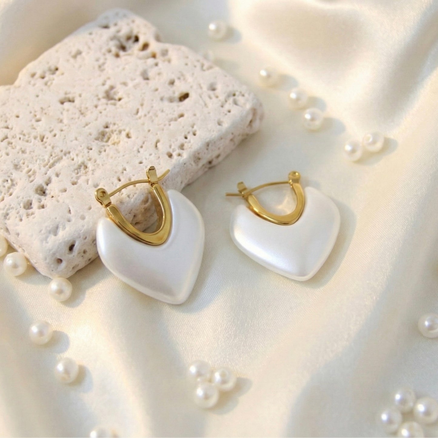 Amour Shell Huggies