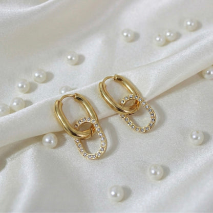 Pavé Interlock Huggies