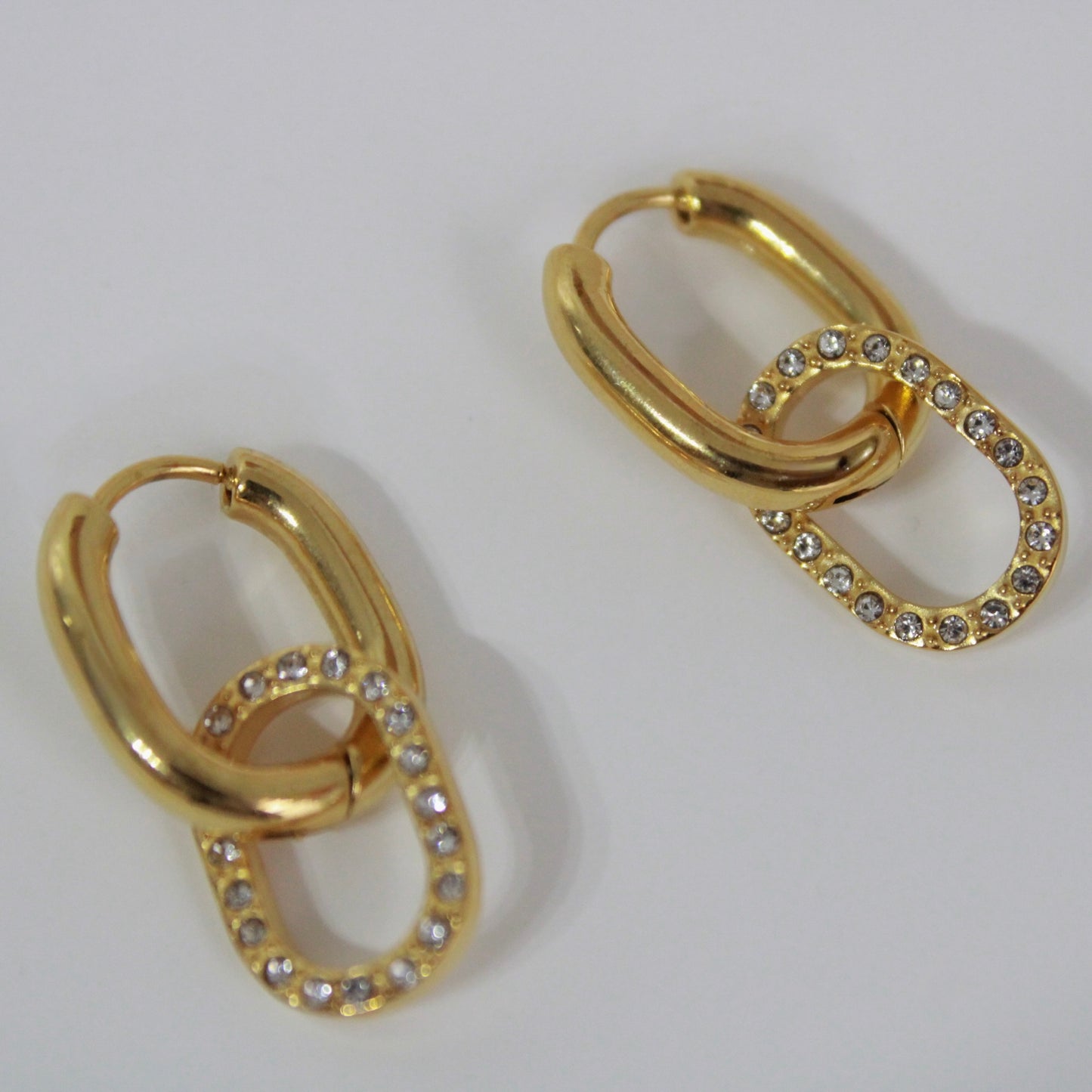 Pavé Interlock Huggies