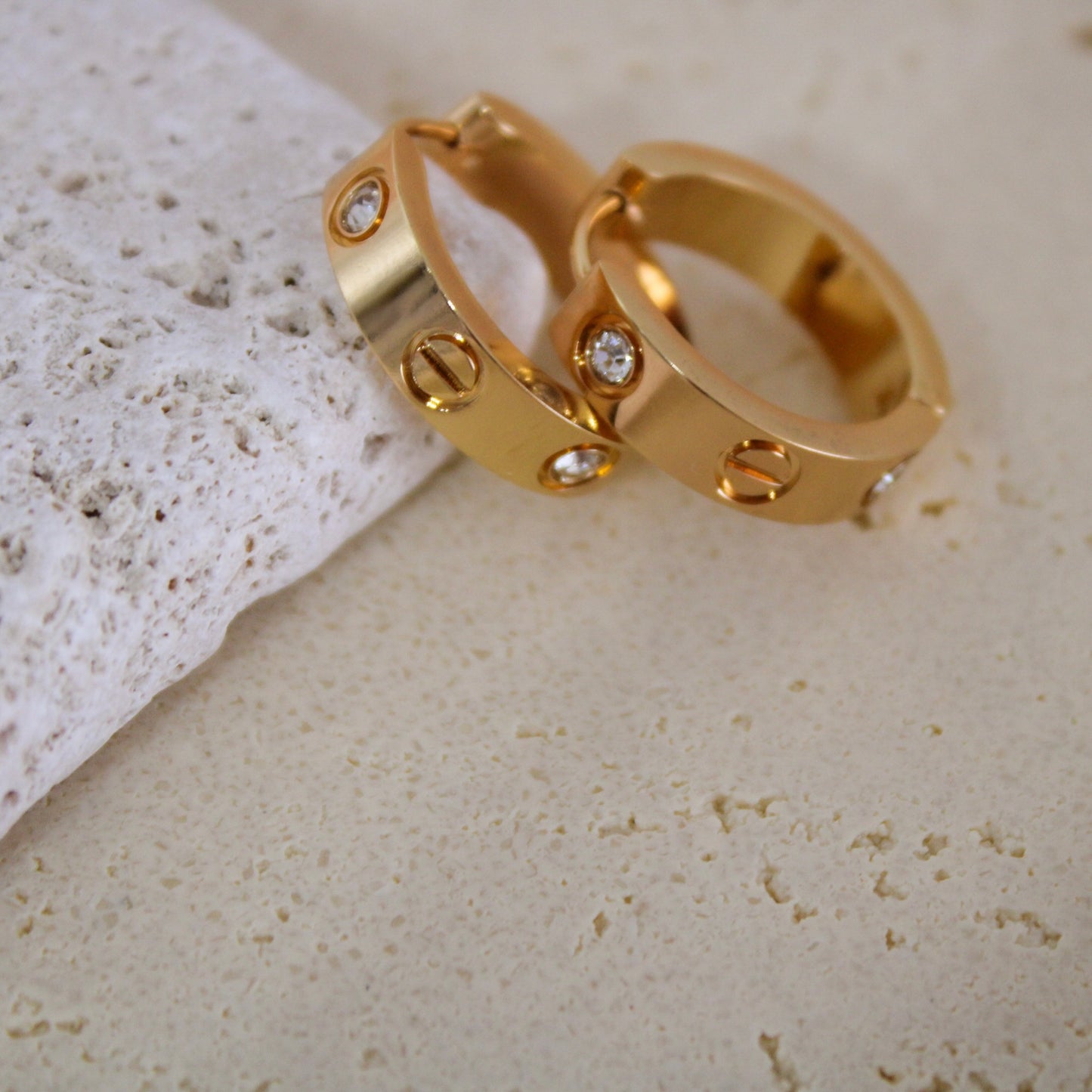 Luxe Screw Motif Huggies