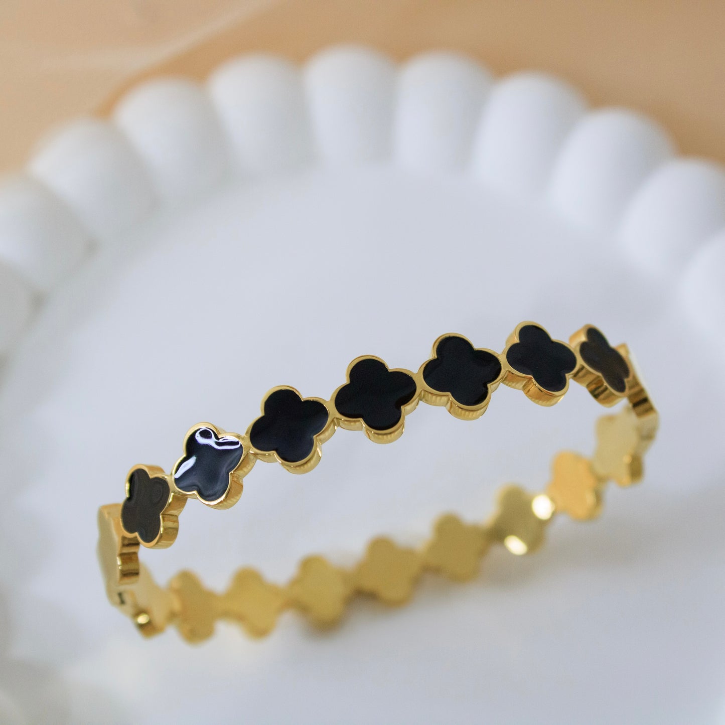 Noir Clover Bangle