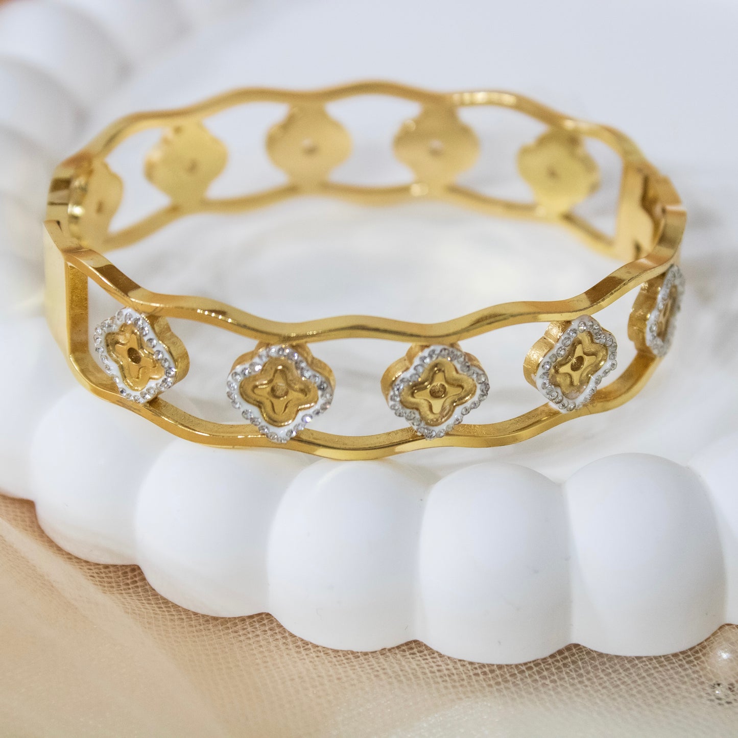 Luna Clover Bangle