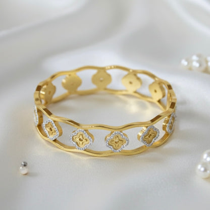 Luna Clover Bangle