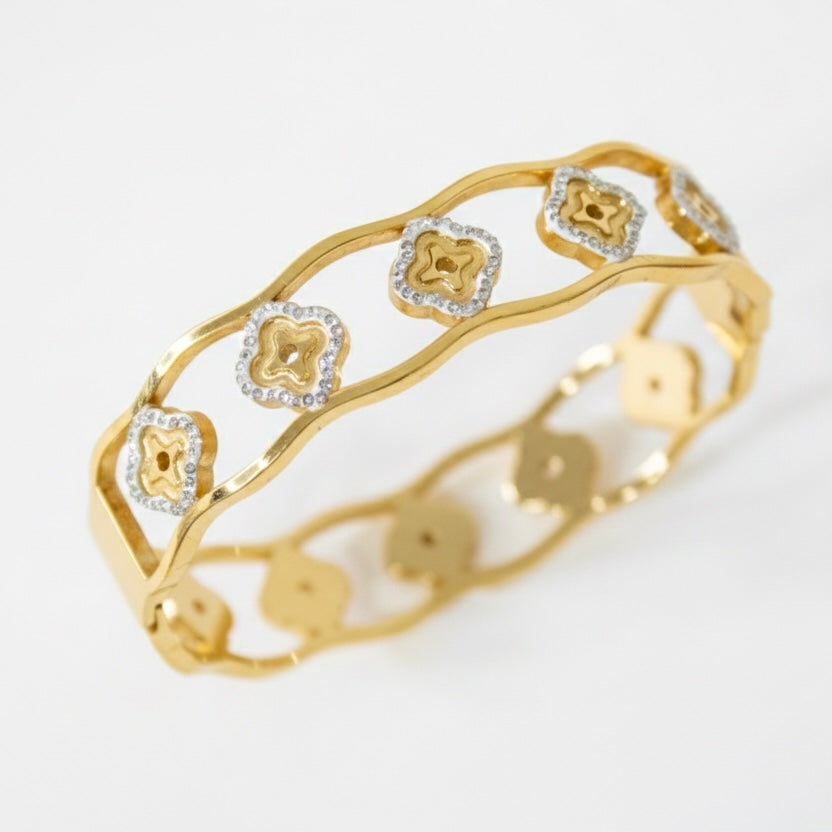 Luna Clover Bangle