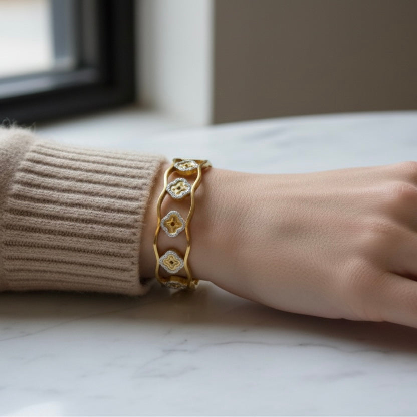 Luna Clover Bangle
