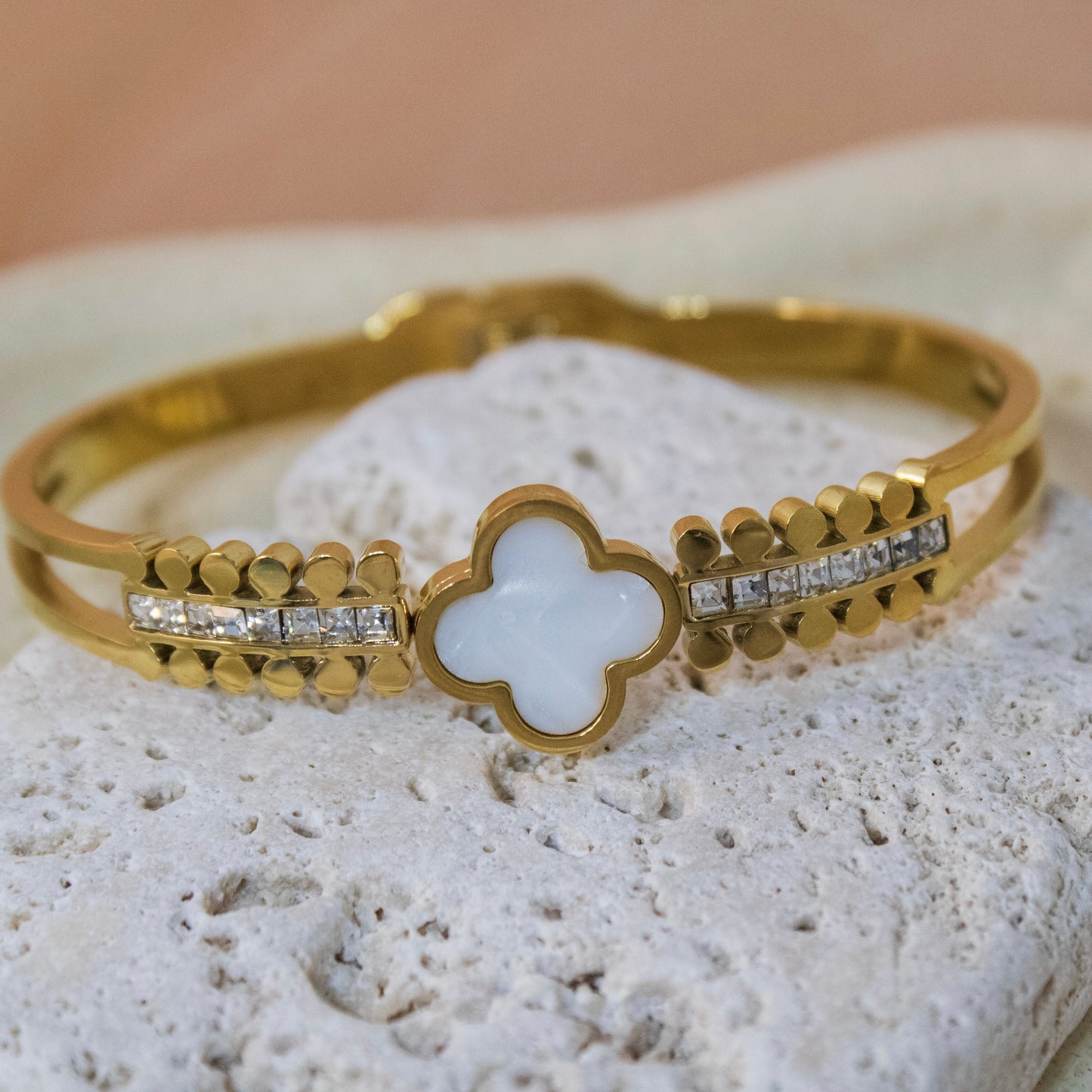 Aura Clover Bangle