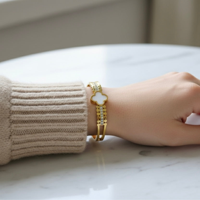 Aura Clover Bangle