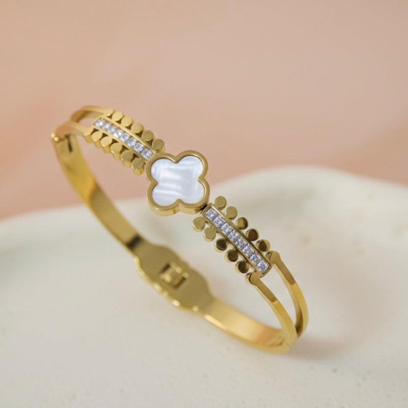 Aura Clover Bangle