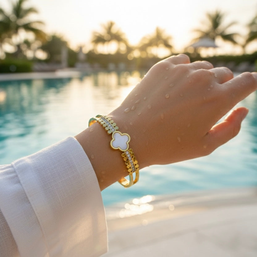 Aura Clover Bangle