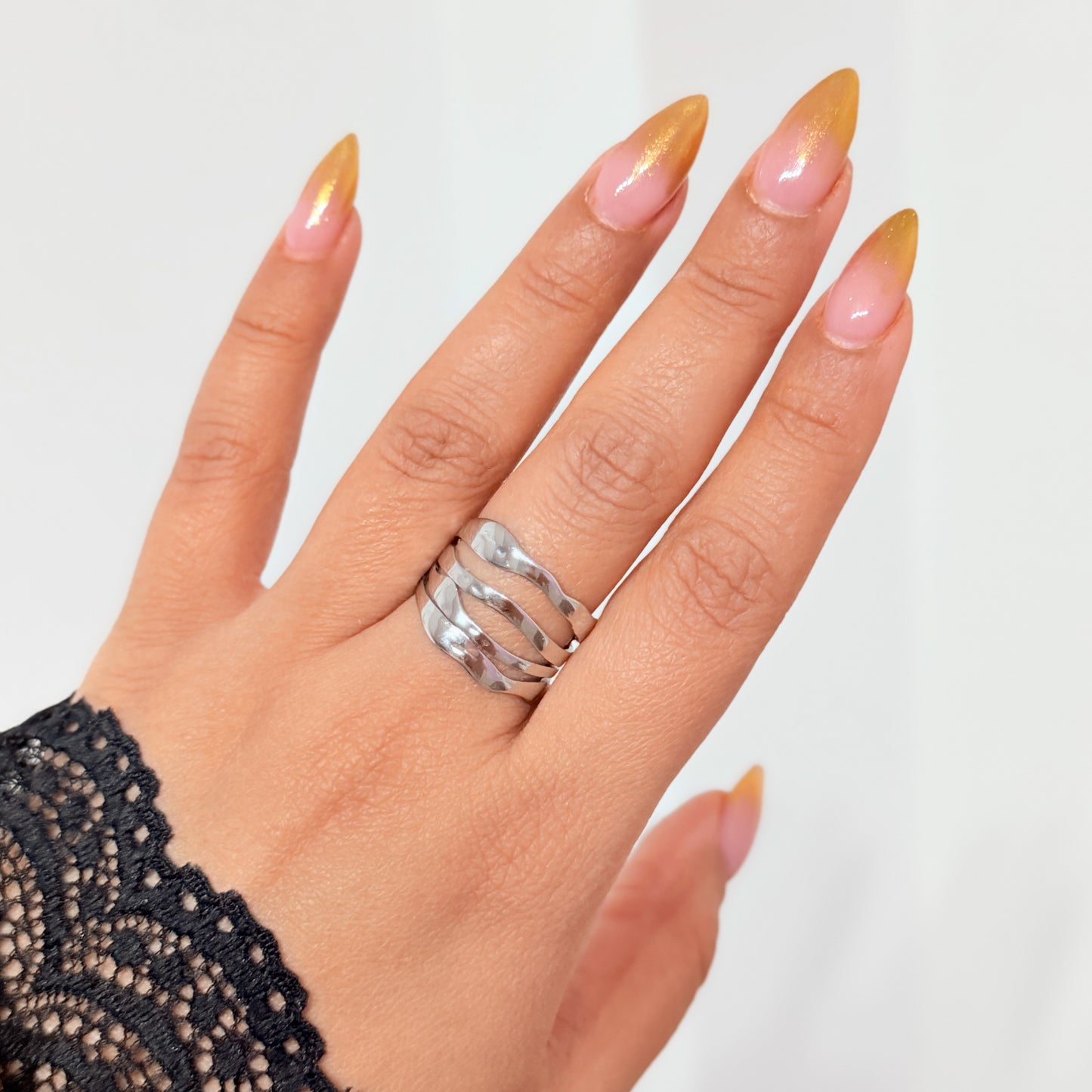 Tidal Wave Multi-Band Ring