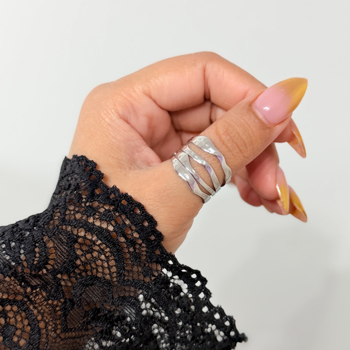 Tidal Wave Multi-Band Ring